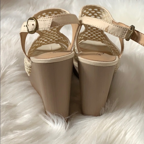 Host pick Lucky wedges - Picture 2 of 5